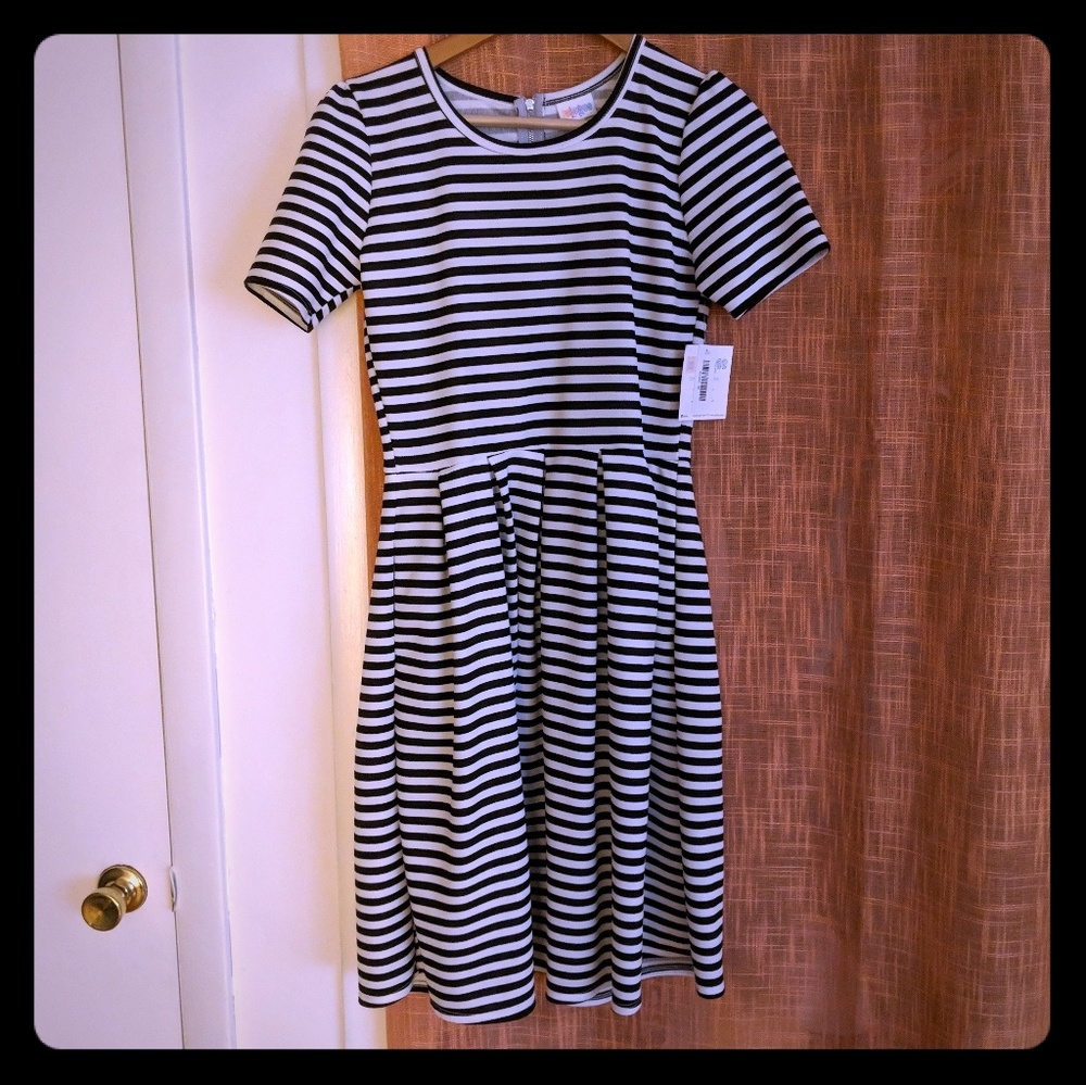Lularoe Amelia B&W striped dress sz M